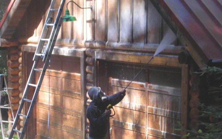 How to Prepare Surfaces Using Cleaners and Wood Strippers